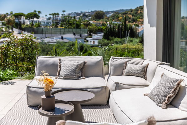 Centauro 15: A Balinese-style oasis villa in the heart of the Golf Valley in Nueva Andalucía