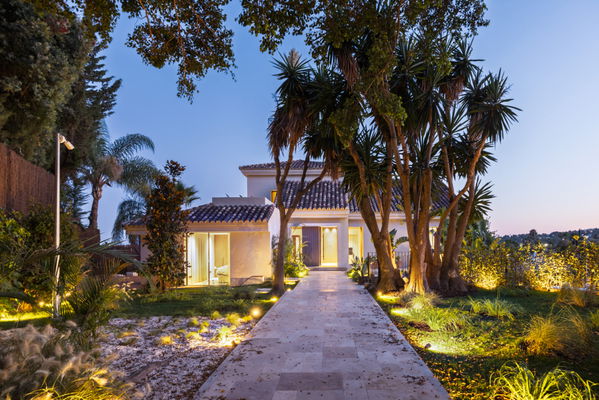 Centauro 15: A Balinese-style oasis villa in the heart of the Golf Valley in Nueva Andalucía