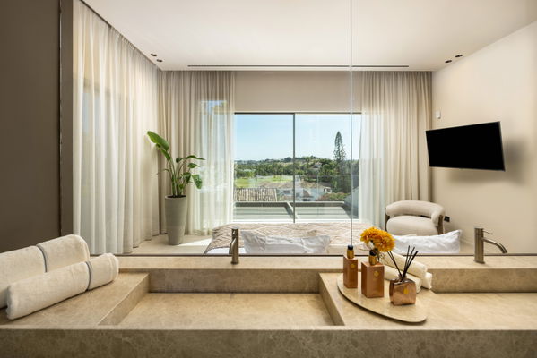 Centauro 15: A Balinese-style oasis villa in the heart of the Golf Valley in Nueva Andalucía