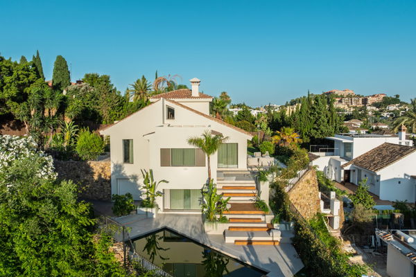 Centauro 15: A Balinese-style oasis villa in the heart of the Golf Valley in Nueva Andalucía