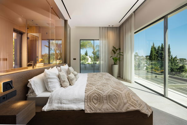 Centauro 15: A Balinese-style oasis villa in the heart of the Golf Valley in Nueva Andalucía