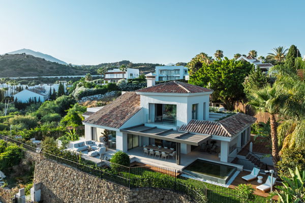 Centauro 15: A Balinese-style oasis villa in the heart of the Golf Valley in Nueva Andalucía