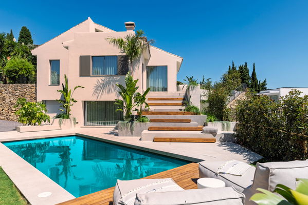 Centauro 15: A Balinese-style oasis villa in the heart of the Golf Valley in Nueva Andalucía