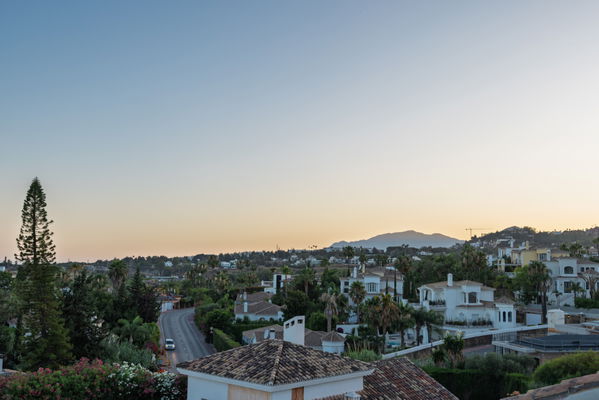 Centauro 15: A Balinese-style oasis villa in the heart of the Golf Valley in Nueva Andalucía