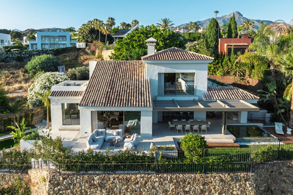 Centauro 15: A Balinese-style oasis villa in the heart of the Golf Valley in Nueva Andalucía