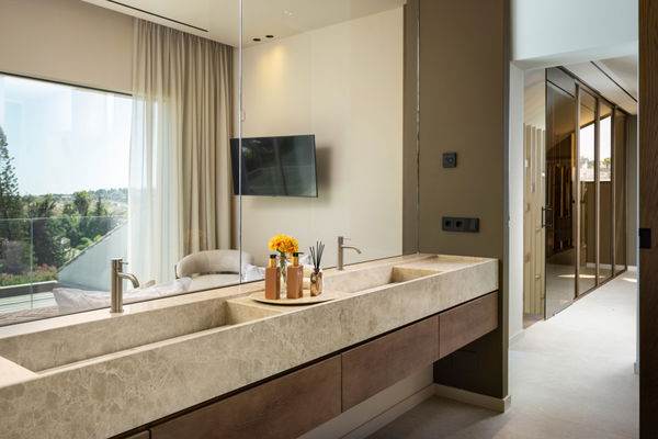 Centauro 15: A Balinese-style oasis villa in the heart of the Golf Valley in Nueva Andalucía