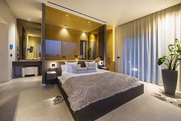 Centauro 15: A Balinese-style oasis villa in the heart of the Golf Valley in Nueva Andalucía