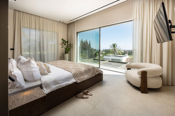 Centauro 15: A Balinese-style oasis villa in the heart of the Golf Valley in Nueva Andalucía