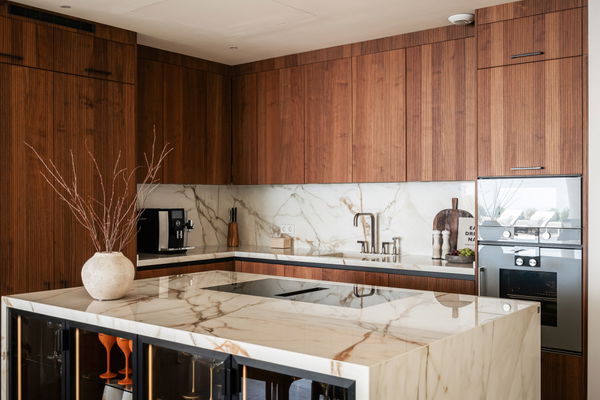 Luxurious and exceptionally spacious apartment with villa-style amenities in La Quinta, Benahavís