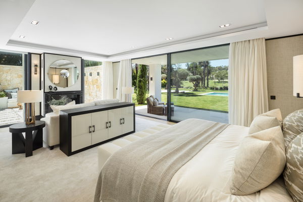 Impressive villa on the front line of the golf course at Las Brisas, Nueva Andalucía