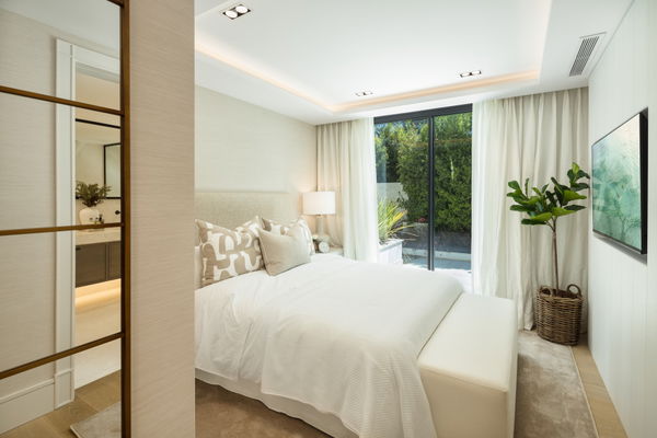 Impressive villa on the front line of the golf course at Las Brisas, Nueva Andalucía
