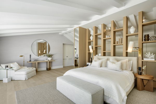 Impressive villa on the front line of the golf course at Las Brisas, Nueva Andalucía