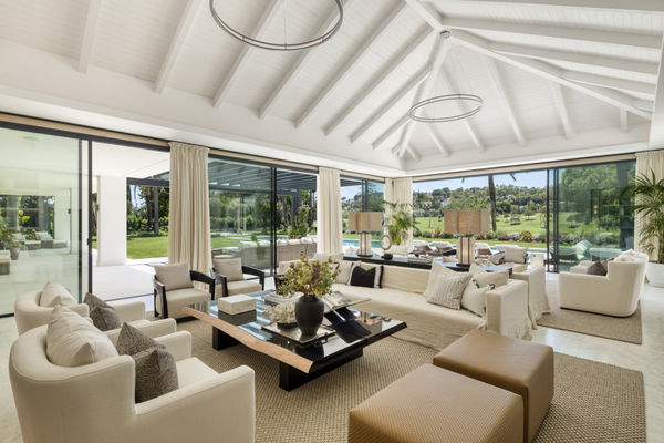 Impressive villa on the front line of the golf course at Las Brisas, Nueva Andalucía
