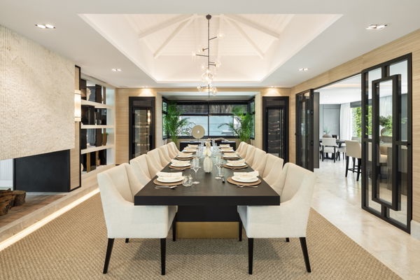 Impressive villa on the front line of the golf course at Las Brisas, Nueva Andalucía
