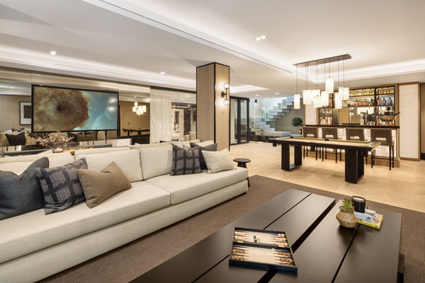 Impressive villa on the front line of the golf course at Las Brisas, Nueva Andalucía