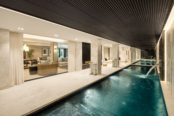 Impressive villa on the front line of the golf course at Las Brisas, Nueva Andalucía