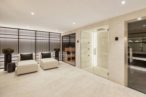 Impressive villa on the front line of the golf course at Las Brisas, Nueva Andalucía