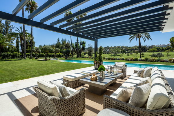Impressive villa on the front line of the golf course at Las Brisas, Nueva Andalucía