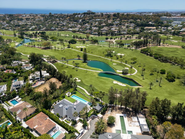 Impressive villa on the front line of the golf course at Las Brisas, Nueva Andalucía
