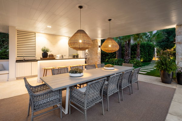 Impressive villa on the front line of the golf course at Las Brisas, Nueva Andalucía