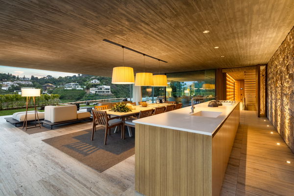 Spectacular design villa that blends with nature, offering expansive sea views in Benahavís