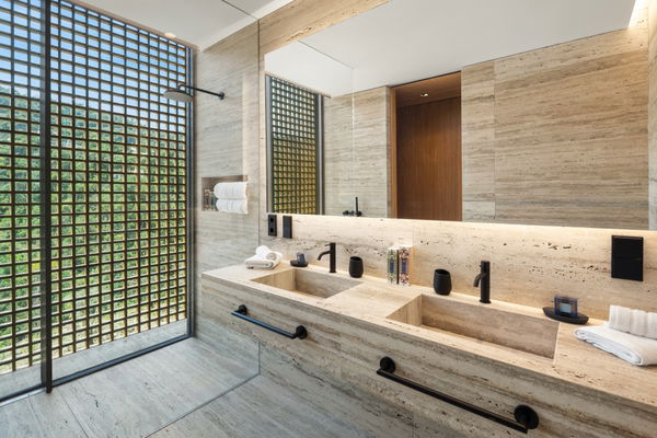 Spectacular design villa that blends with nature, offering expansive sea views in Benahavís