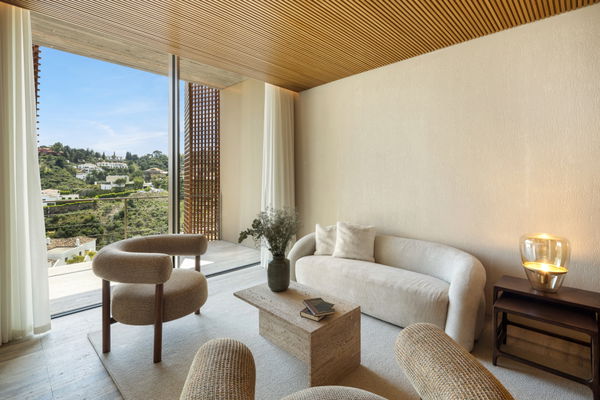 Spectacular design villa that blends with nature, offering expansive sea views in Benahavís