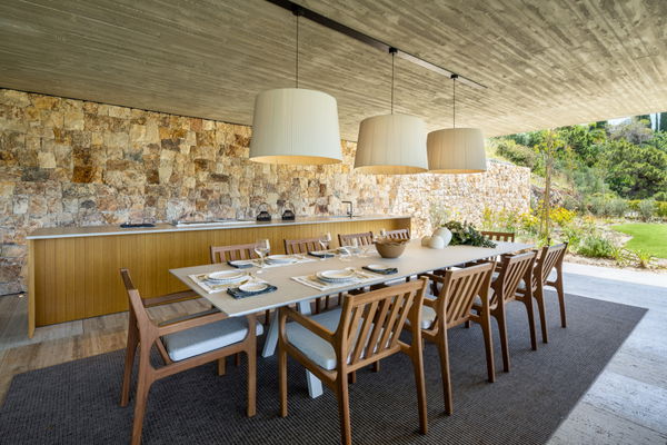 Spectacular design villa that blends with nature, offering expansive sea views in Benahavís