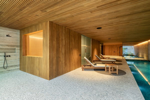 Spectacular design villa that blends with nature, offering expansive sea views in Benahavís