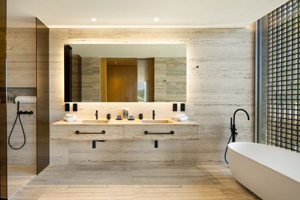 Spectacular design villa that blends with nature, offering expansive sea views in Benahavís