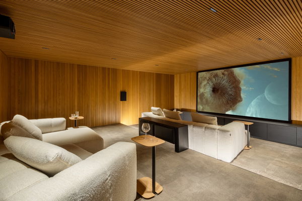 Spectacular design villa that blends with nature, offering expansive sea views in Benahavís