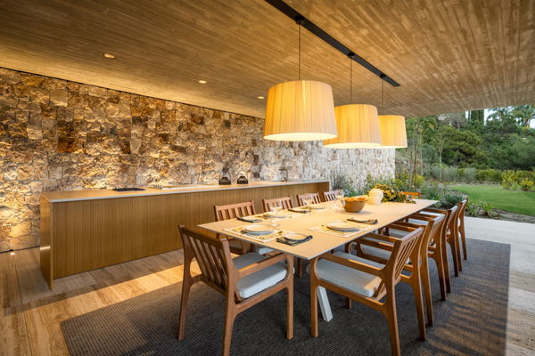 Spectacular design villa that blends with nature, offering expansive sea views in Benahavís