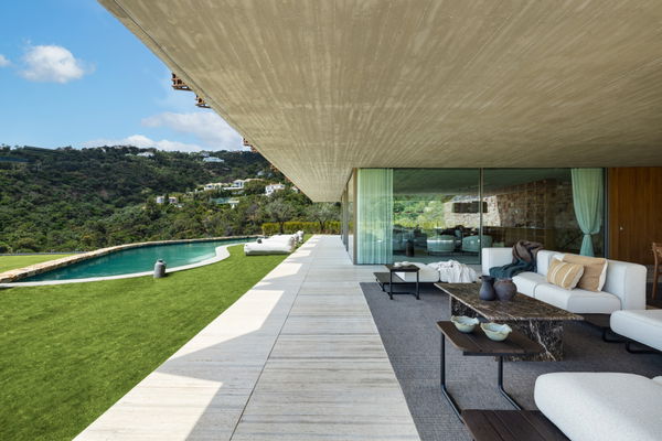 Spectacular design villa that blends with nature, offering expansive sea views in Benahavís
