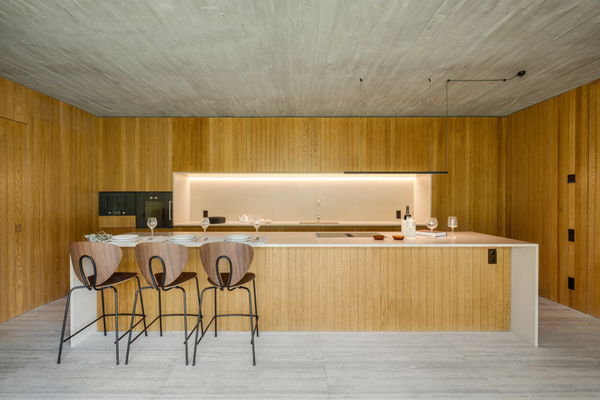 Spectacular design villa that blends with nature, offering expansive sea views in Benahavís