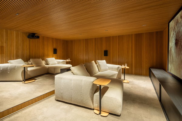 Spectacular design villa that blends with nature, offering expansive sea views in Benahavís