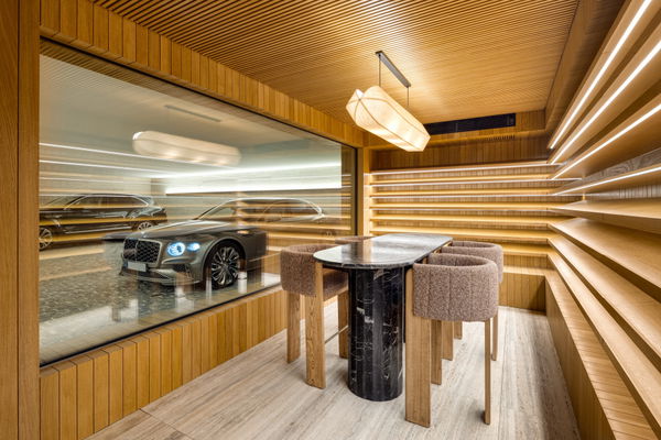 Spectacular design villa that blends with nature, offering expansive sea views in Benahavís