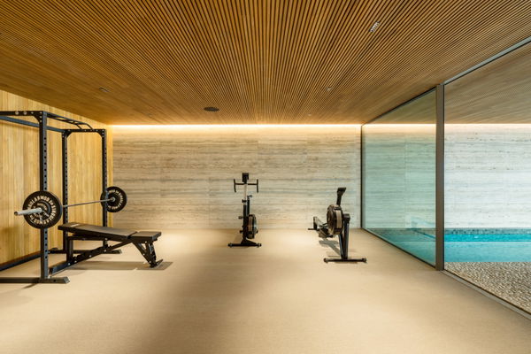 Spectacular design villa that blends with nature, offering expansive sea views in Benahavís