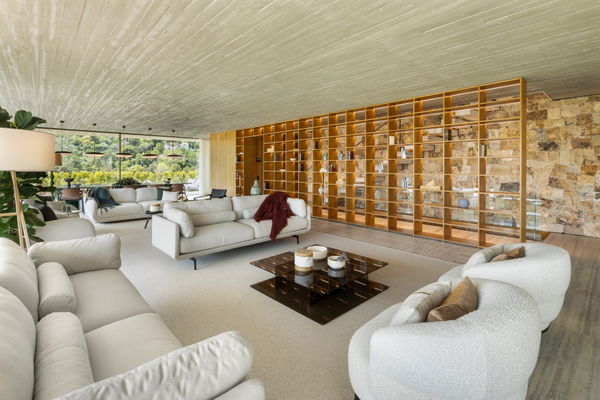 Spectacular design villa that blends with nature, offering expansive sea views in Benahavís