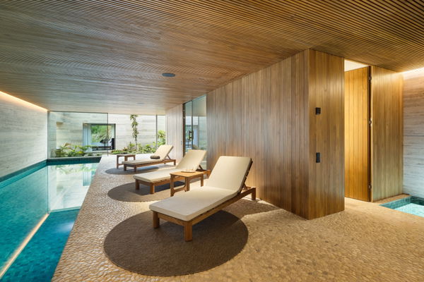 Spectacular design villa that blends with nature, offering expansive sea views in Benahavís