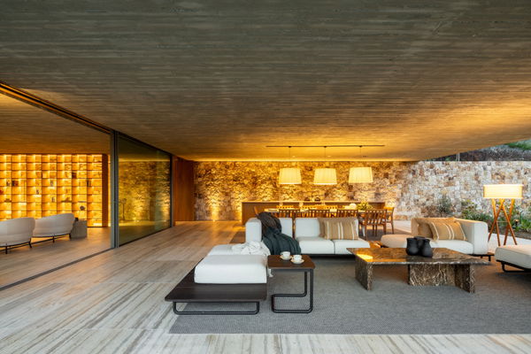 Spectacular design villa that blends with nature, offering expansive sea views in Benahavís