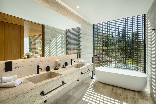 Spectacular design villa that blends with nature, offering expansive sea views in Benahavís