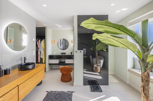 Elegant townhouse with private pool & panoramic views in Arco Iris, Altos de Puente Romano