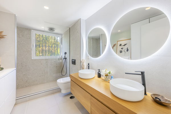 Elegant townhouse with private pool & panoramic views in Arco Iris, Altos de Puente Romano