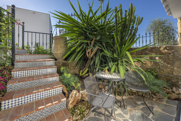 Elegant townhouse with private pool & panoramic views in Arco Iris, Altos de Puente Romano