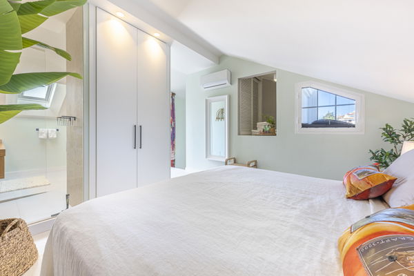 Elegant townhouse with private pool & panoramic views in Arco Iris, Altos de Puente Romano