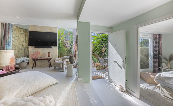 Elegant townhouse with private pool & panoramic views in Arco Iris, Altos de Puente Romano