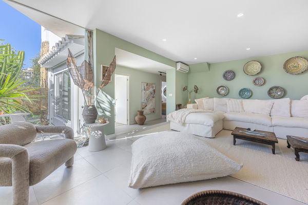 Elegant townhouse with private pool & panoramic views in Arco Iris, Altos de Puente Romano