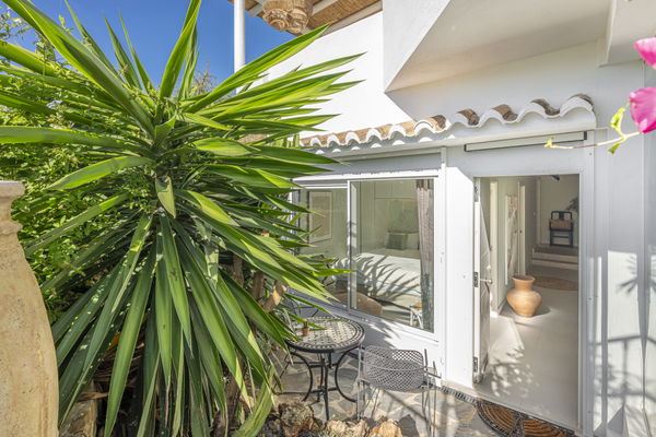 Elegant townhouse with private pool & panoramic views in Arco Iris, Altos de Puente Romano