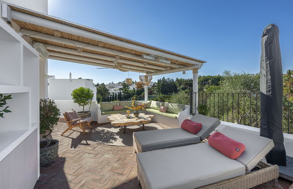 Elegant townhouse with private pool & panoramic views in Arco Iris, Altos de Puente Romano