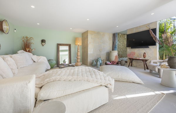 Elegant townhouse with private pool & panoramic views in Arco Iris, Altos de Puente Romano